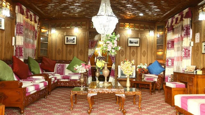 Шринагар: Aziz Palace Group of Houseboats