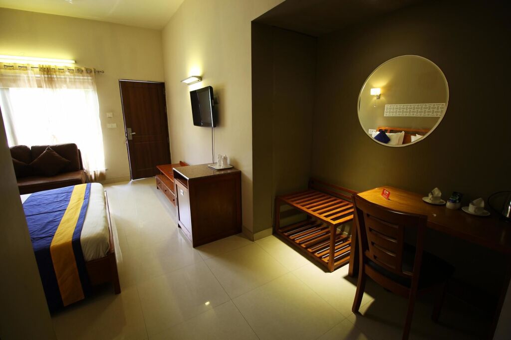 Раджкот: OYO 1968 Hotel Krishna Park Resort