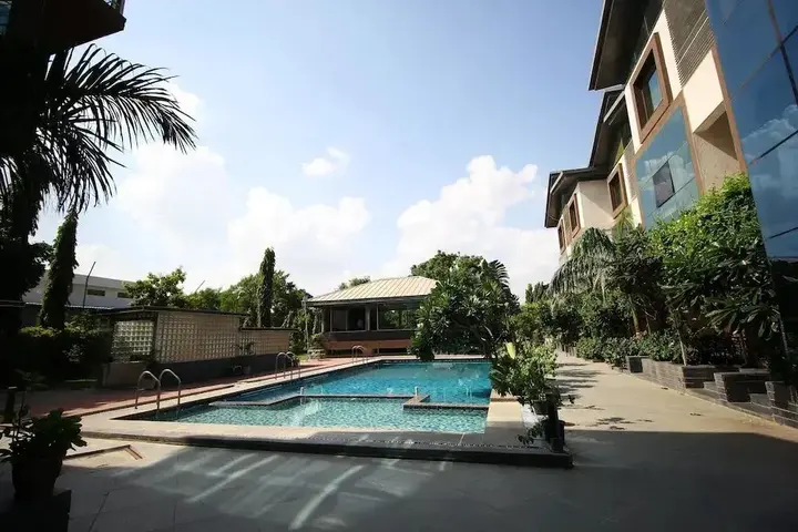 Раджкот: OYO 1968 Hotel Krishna Park Resort