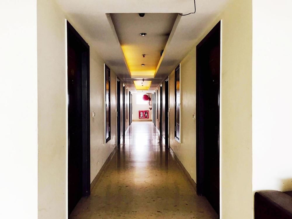Нойда: OYO Premium Noida Sector 66