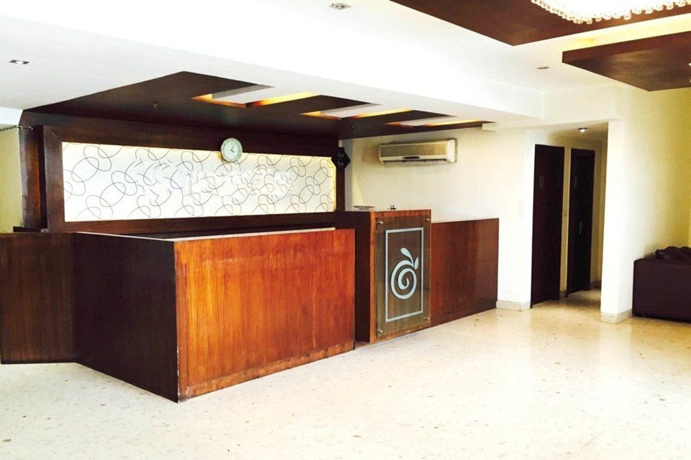 Нойда: OYO Premium Noida Sector 66