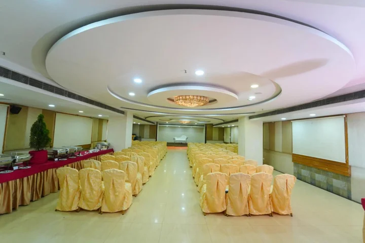 Висакхапатнам: OYO 1489 Hotel Diamond's Pearl