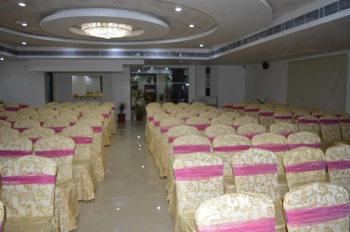 Висакхапатнам: OYO 1489 Hotel Diamond's Pearl