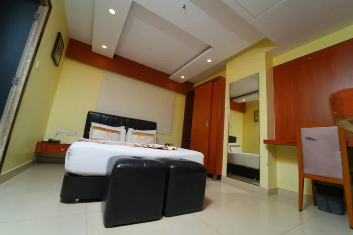 Висакхапатнам: OYO 1489 Hotel Diamond's Pearl
