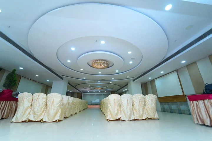 Висакхапатнам: OYO 1489 Hotel Diamond's Pearl