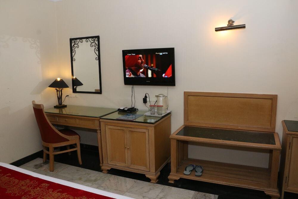 Лудхиана: OYO 1898 Hotel Aditya