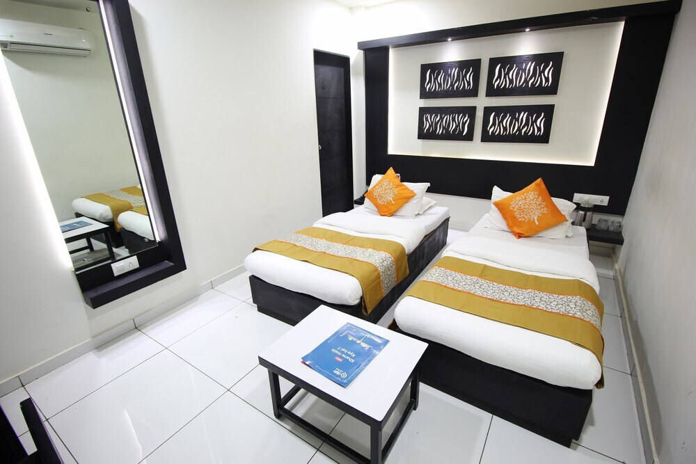 Раджкот: OYO 1319 Hotel Paramount Inn