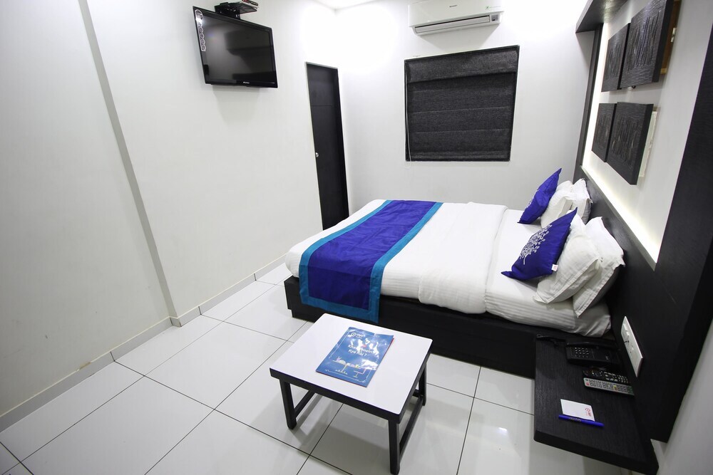 Раджкот: OYO 1319 Hotel Paramount Inn