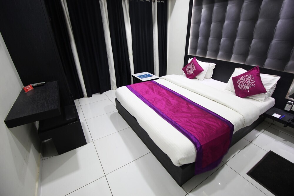 Раджкот: OYO 1319 Hotel Paramount Inn