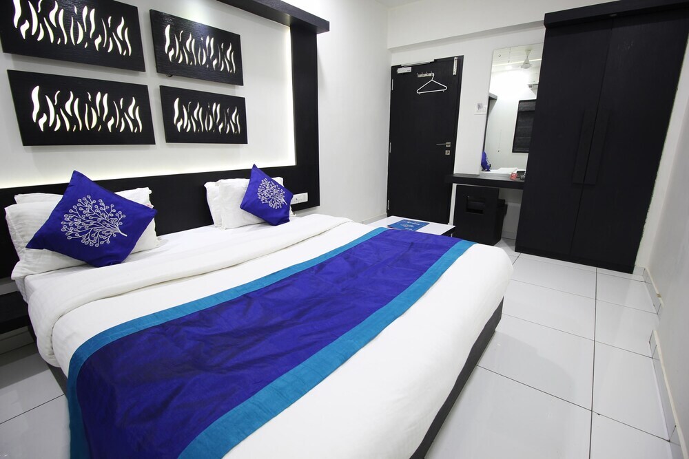 Раджкот: OYO 1319 Hotel Paramount Inn