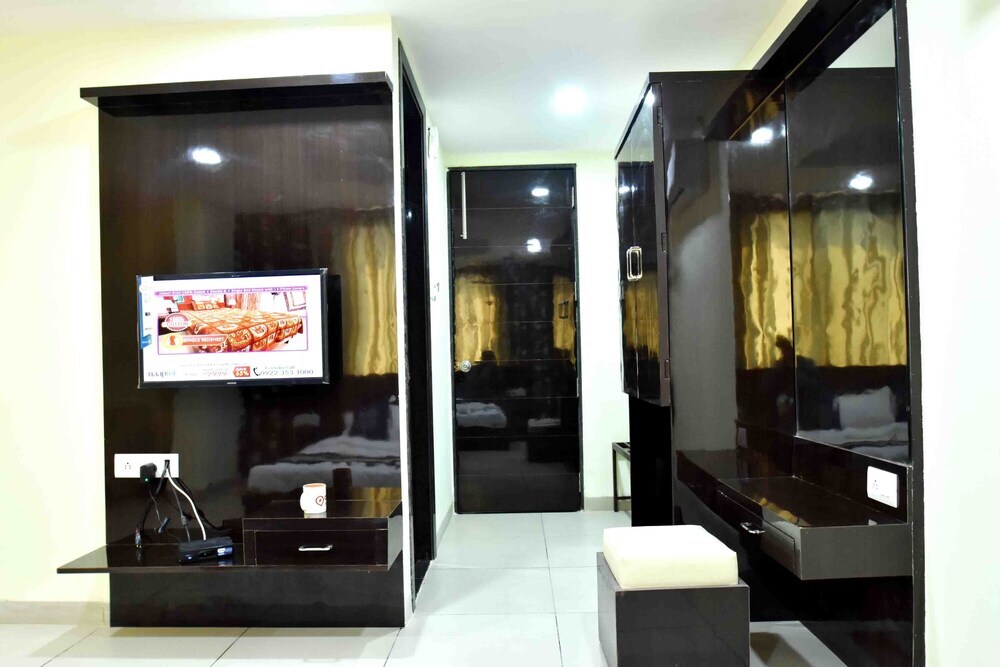 Индаур: OYO 3222 Hotel SP 13