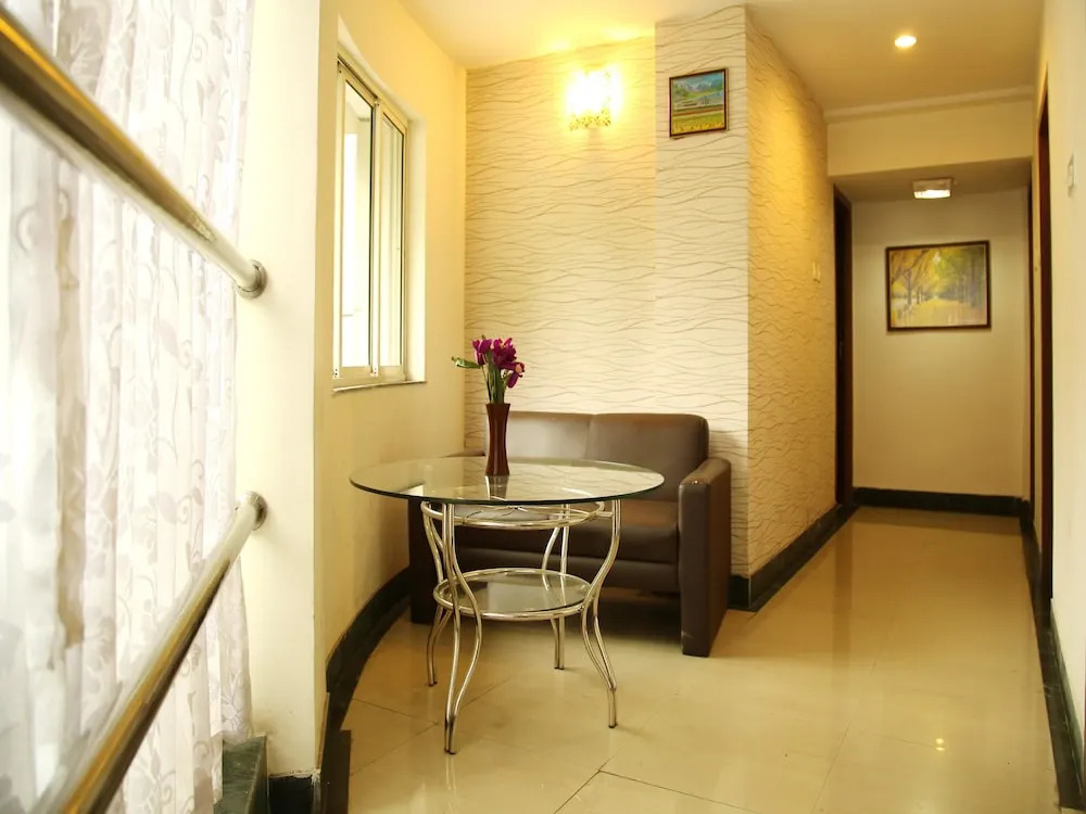 Колката: OYO 2302 Ballygunge