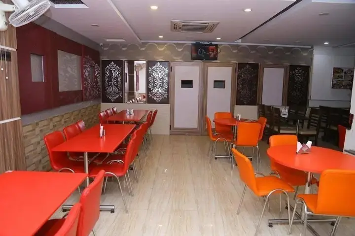 Зиракпур: OYO Rooms Paras down Town Mall