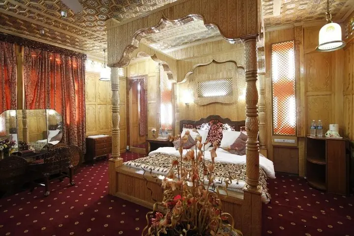 Шринагар: Meena Group houseboats