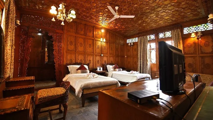 Шринагар: Meena Group houseboats