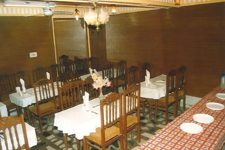 Шринагар: Hotel Zahgeer Continental, Srinagar