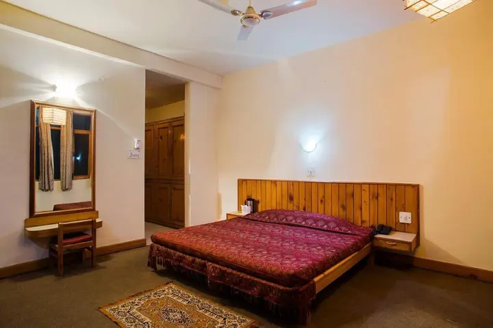 Манали: Manali Continental