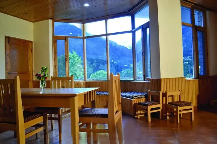 Манали: Manali Continental