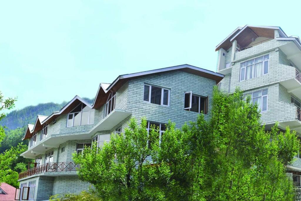 Манали: Manali Continental