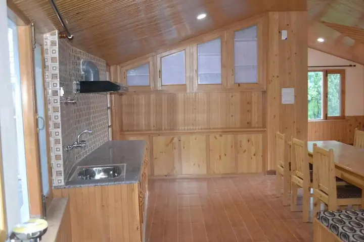 Манали: Manali Continental