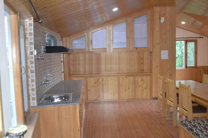 Манали: Manali Continental