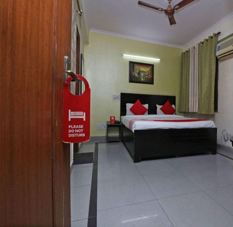 Нойда: OYO 598 Hotel B K House