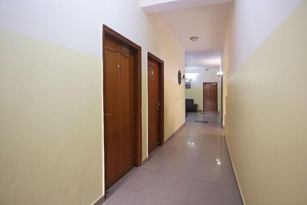 Нойда: OYO 598 Hotel B K House