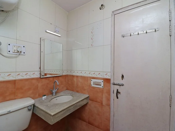 Нойда: OYO 598 Hotel B K House