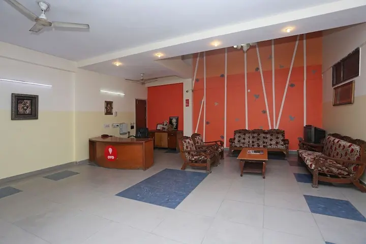 Нойда: OYO 598 Hotel B K House