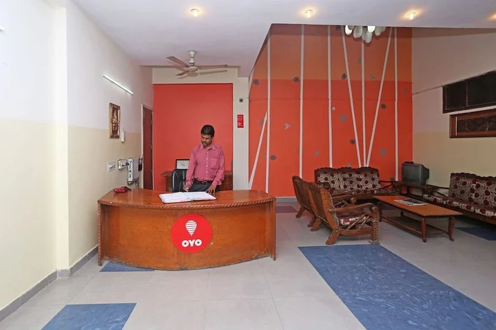 Нойда: OYO 598 Hotel B K House