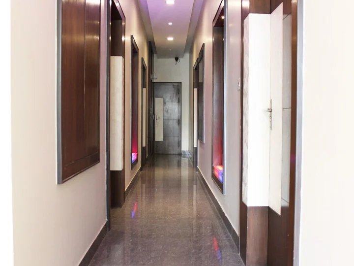 Матхура: OYO 1884 Hotel Heera Continental