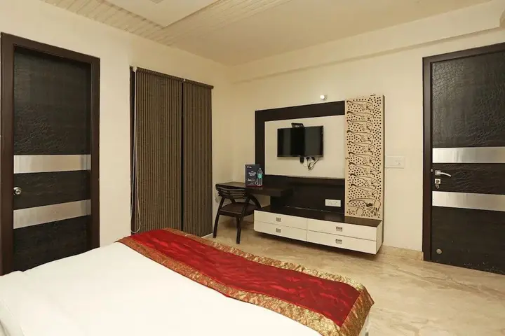 Нойда: OYO Townhouse 380 Hotel Atithee Residency