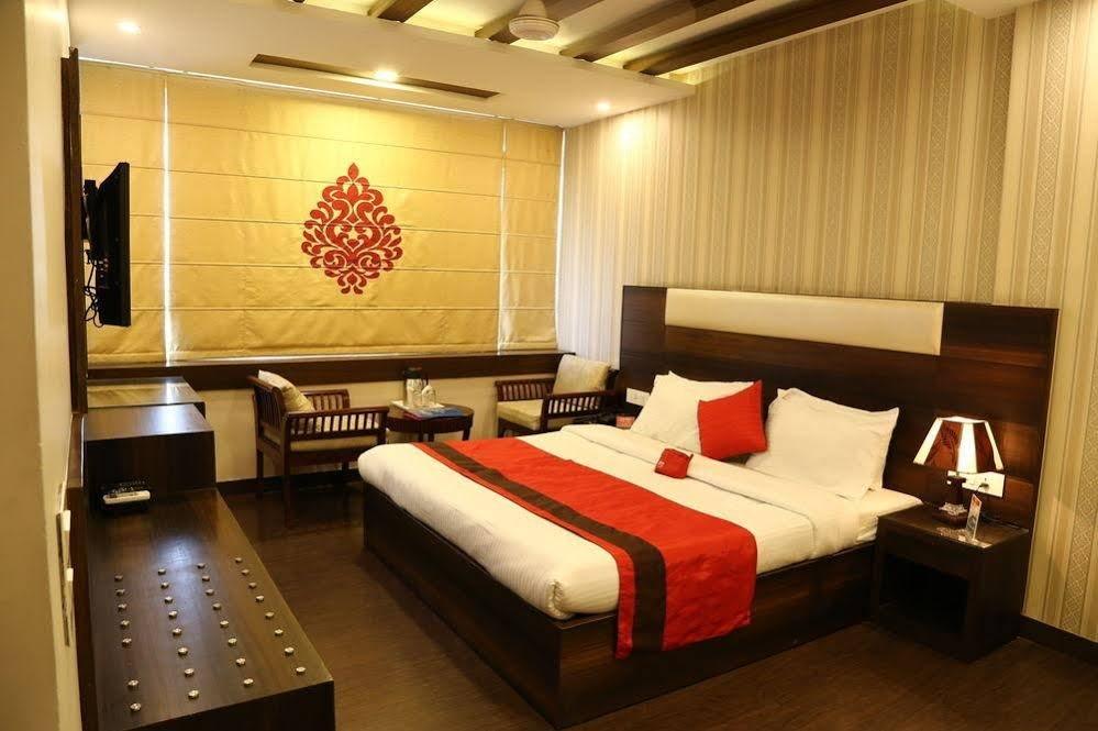 Чандигарх: OYO 2107 Hotel Akash Continental