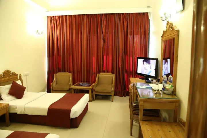 Панчкула: OYO 657 Hotel K C Cross Road