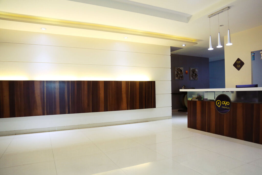 Пуна: OYO Premium Balewadi