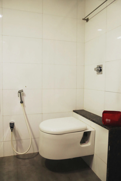 Пуна: OYO Premium Balewadi