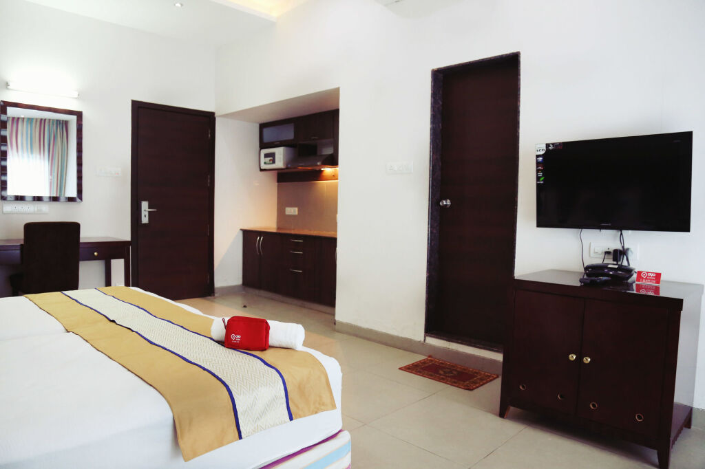 Пуна: OYO Premium Balewadi