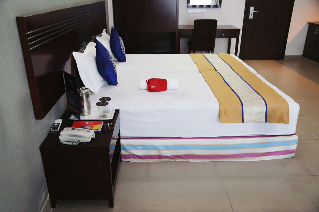 Пуна: OYO Premium Balewadi