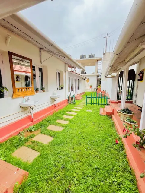 Ути: BouganVilla