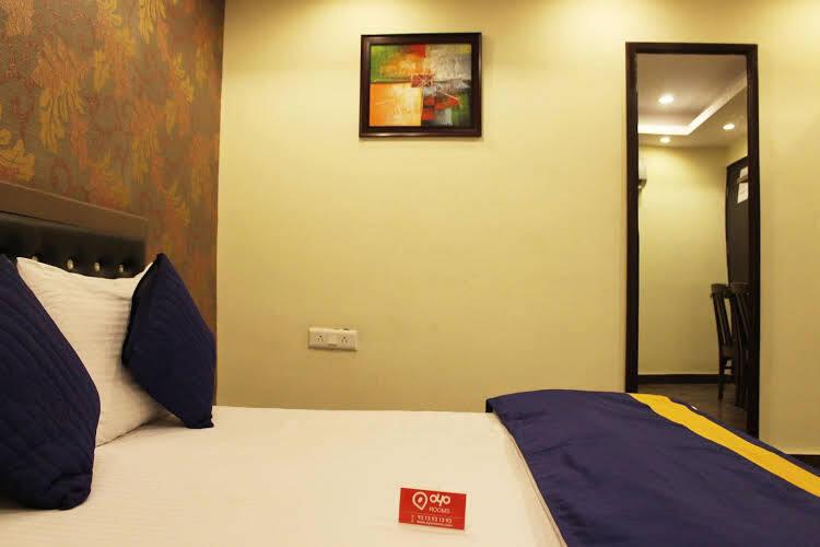 Фаридабад: OYO 672 Hotel Diamond Inn