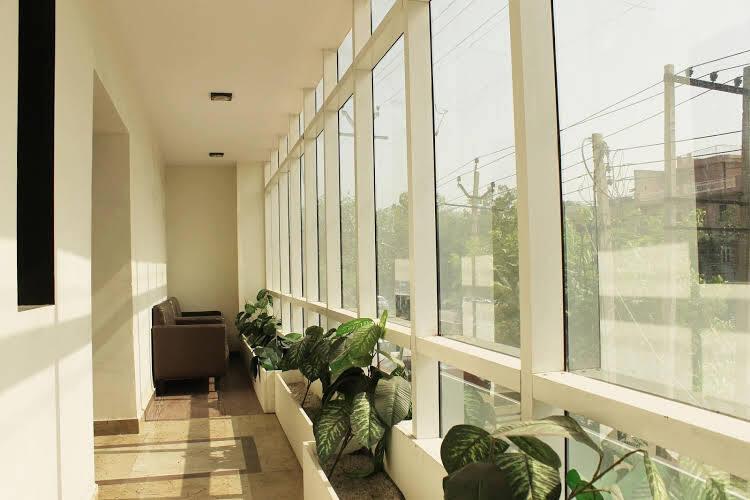 Фаридабад: OYO 672 Hotel Diamond Inn