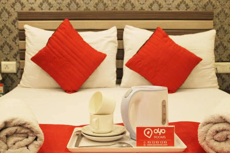 Фаридабад: OYO 672 Hotel Diamond Inn