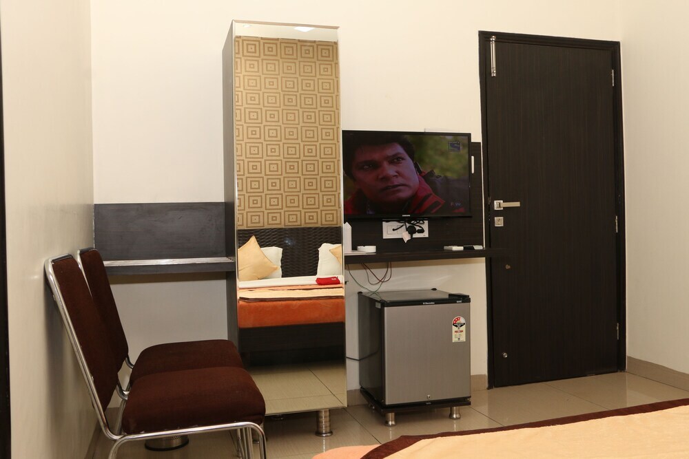 Лудхиана: OYO 1075 Hotel City Home