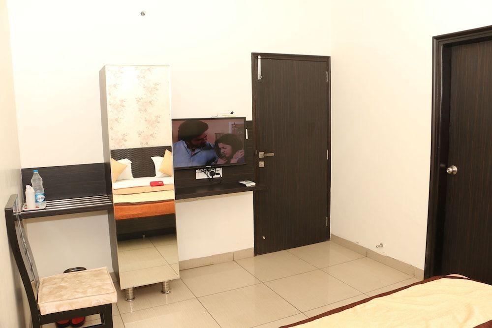 Лудхиана: OYO 1075 Hotel City Home