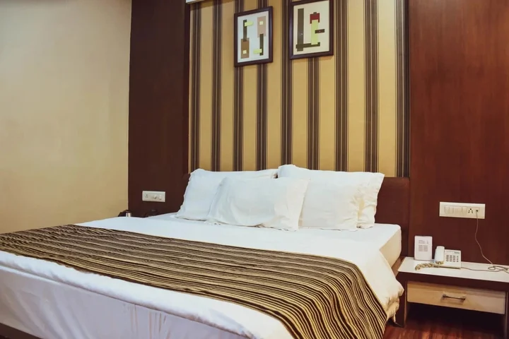 Индаур: OYO Premium AB Road Bhavarkuan