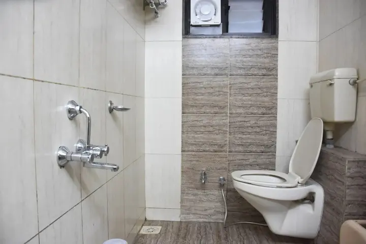 Индаур: OYO Premium AB Road Bhavarkuan