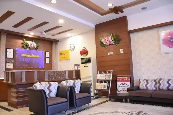 Индаур: OYO Premium AB Road Bhavarkuan