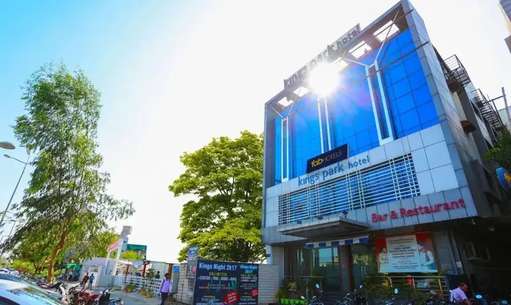 Индаур: OYO Premium AB Road Bhavarkuan