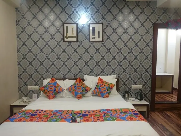 Индаур: OYO Premium AB Road Bhavarkuan