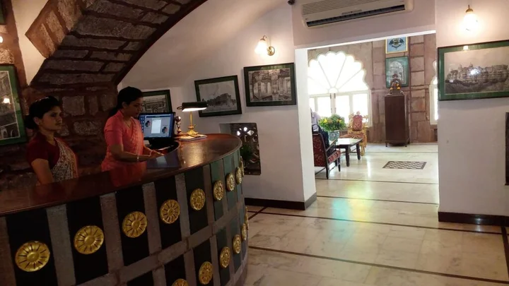 Джодхпур: WelcomHeritage Bal Samand Lake Palace